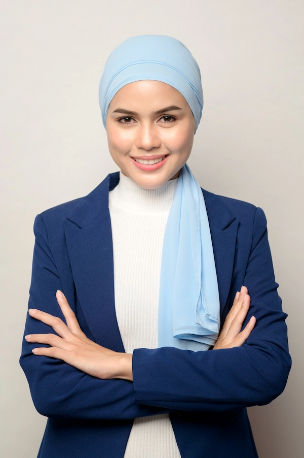 Baju Navy dan Jilbab Light Cyan