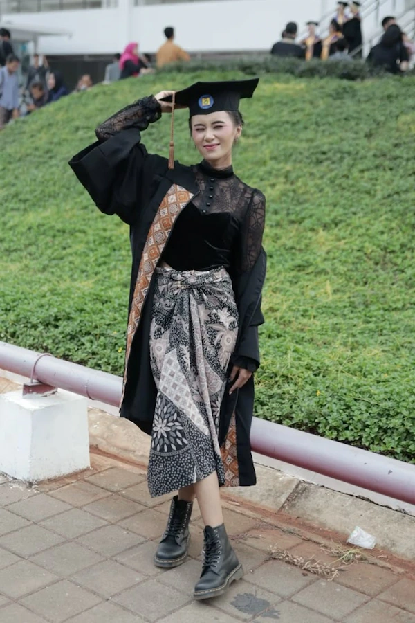 Kebaya Wisuda Modern Warna Hitam