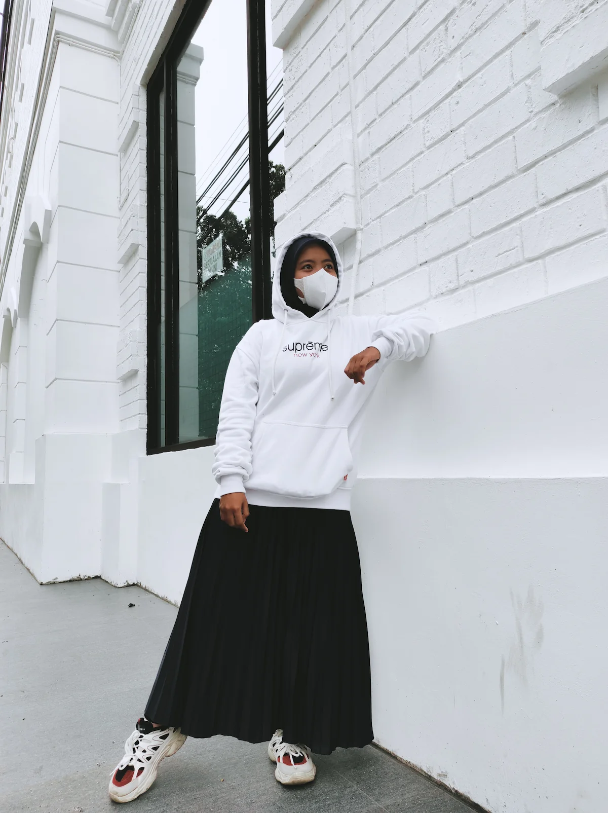 Hoodie Oversize dengan Celana atau Rok Panjang