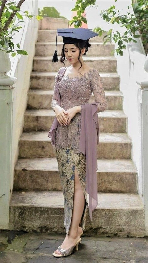 Kebaya Korset Model Sabrina