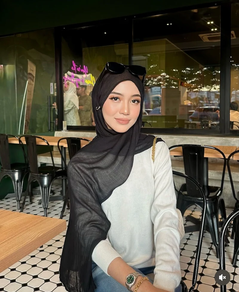 Pashmina dengan Anting