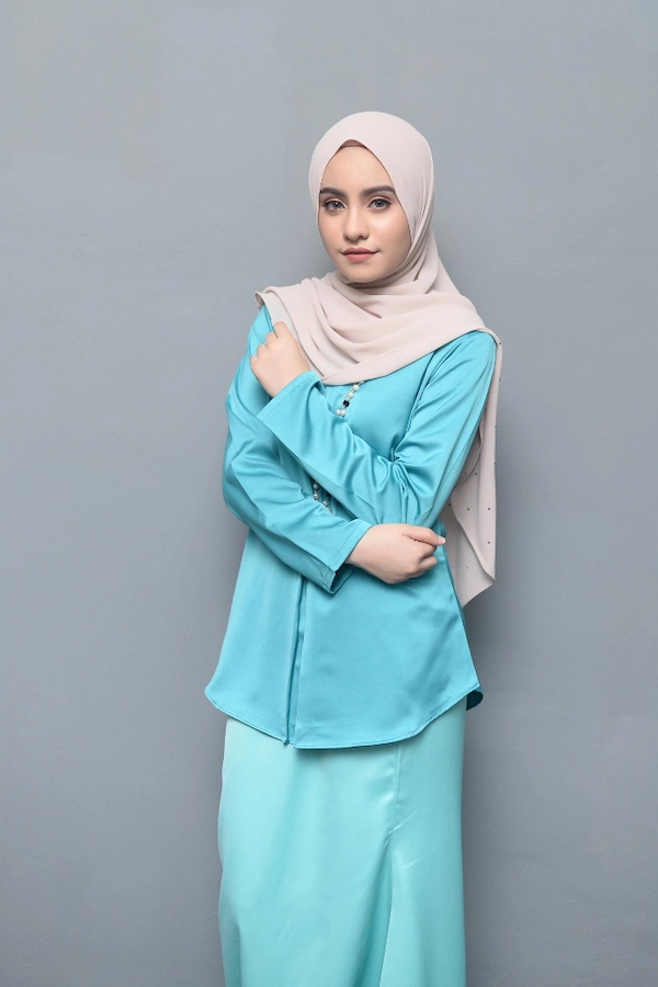 Baju Baby Blue dan Jilbab Oat
