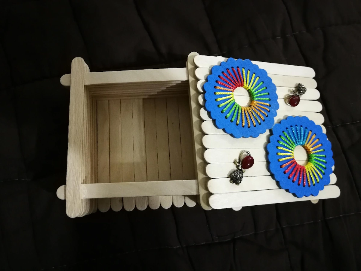 Kerajinan Tangan dari Stik Es Krim