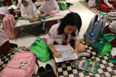 Enesis dan Kemenkes Edukasi Cegah DBD melalui Kegiatan Mewarnai Bagi Anak SD (1)