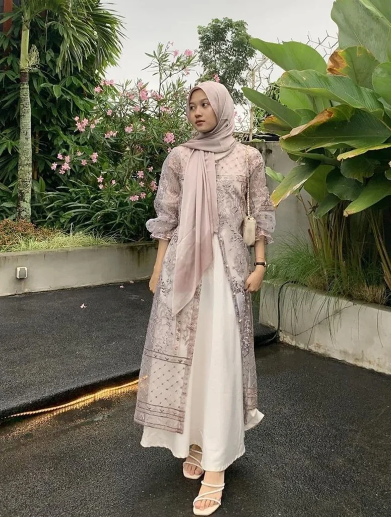 Gamis dengan Rompi Lepas merupakan Model Baju Lebaran 2026