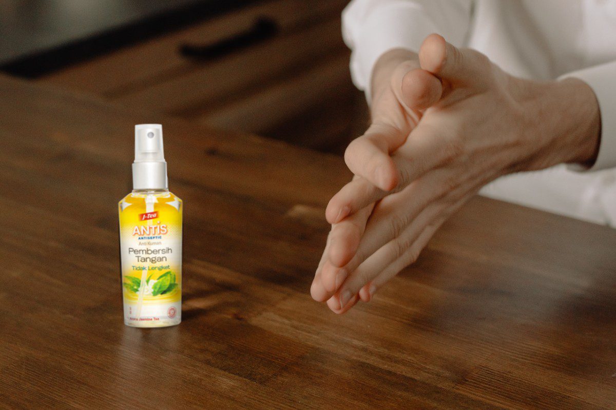 penggunaan hand sanitizer