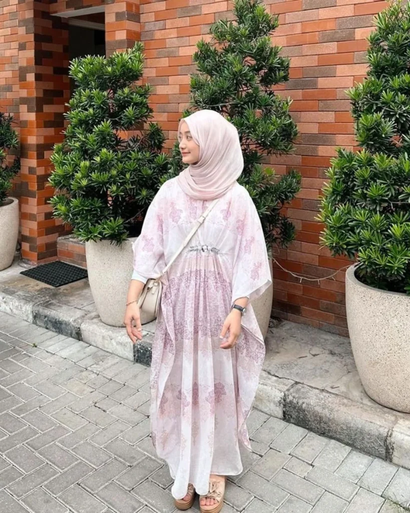 Kaftan Modern Minimalis merupakan Model Baju Lebaran 2026