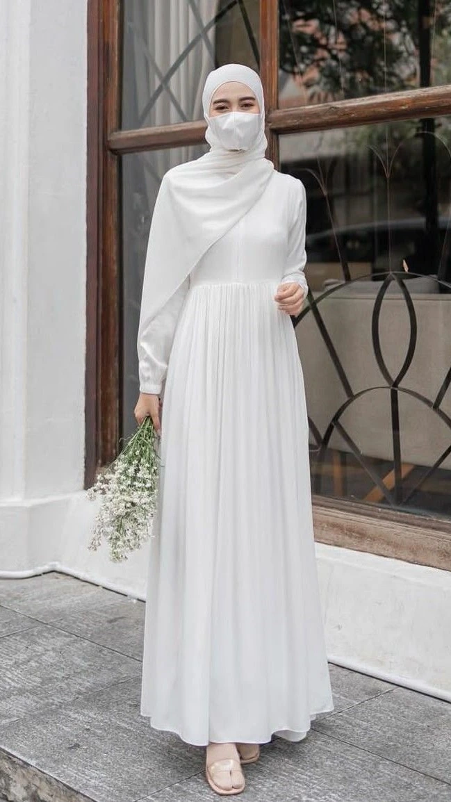 OOTD Gamis Putih Simpel dan Elegan