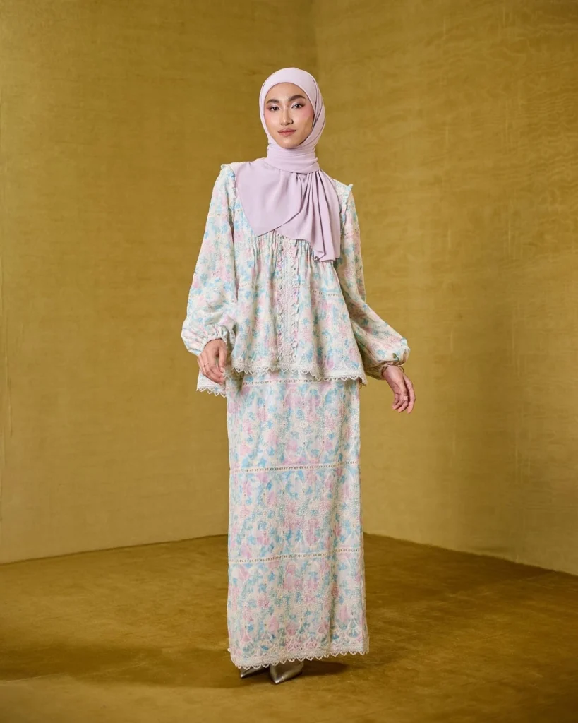 One Set Motif Floral merupakan Model Baju Lebaran 2026