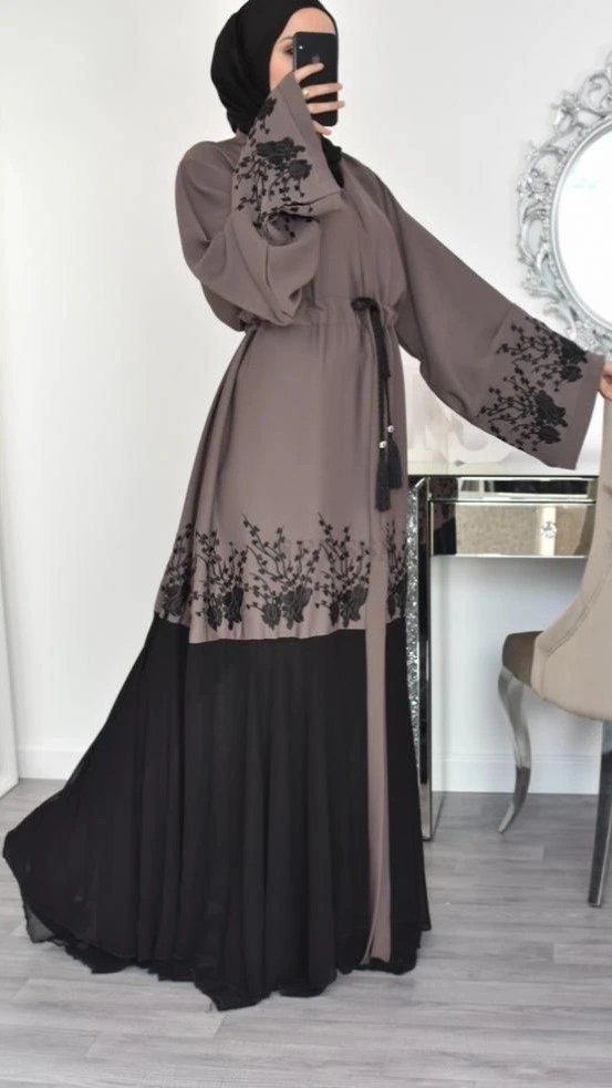 Outfit Gamis Hitam Kombinasi Warna Taupe