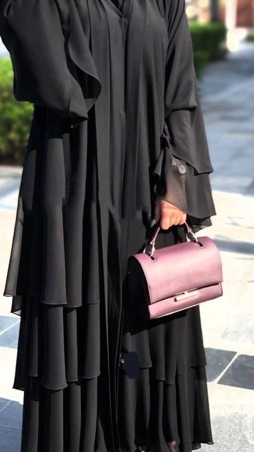 Outfit Gamis Hitam Ruffle