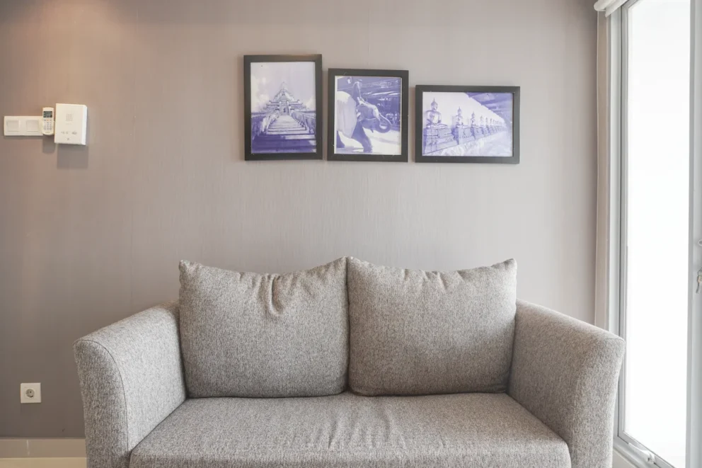 cara menata kursi di ruang tamu sempit