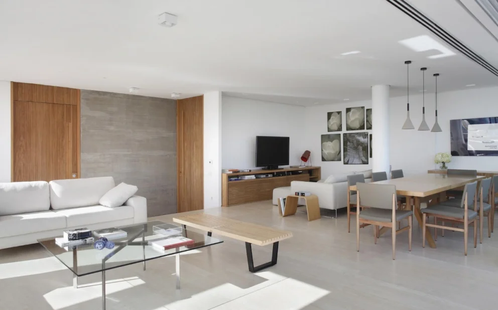 cara menata ruang tamu yang menyatu dengan ruang keluarga