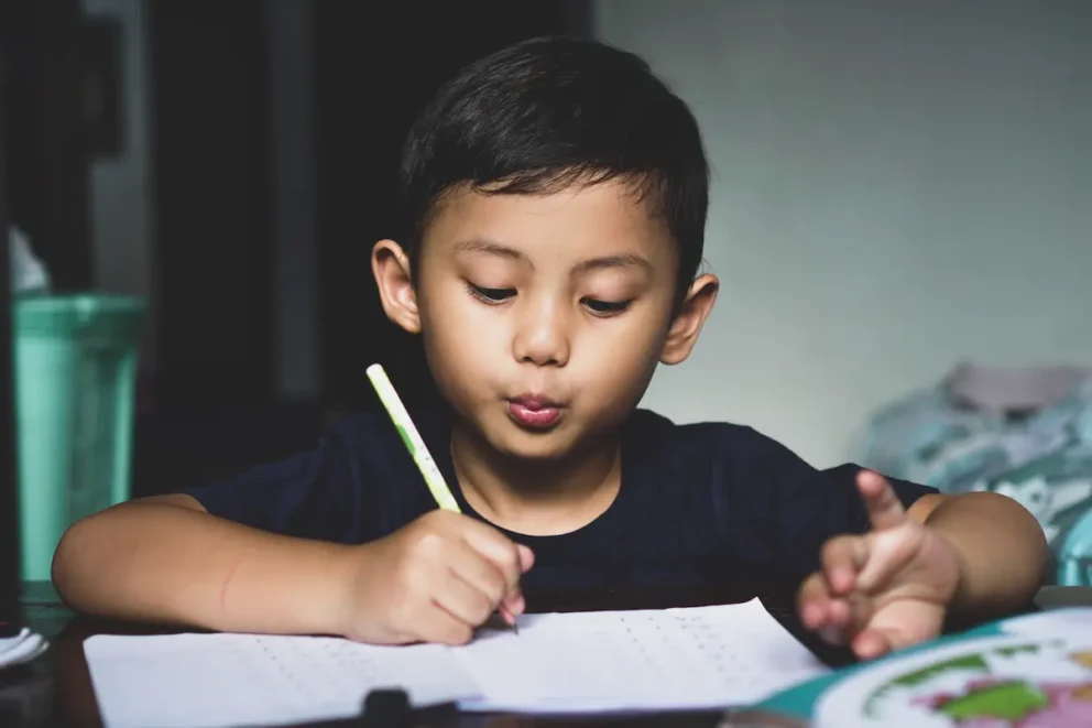 cara mengajari anak menulis