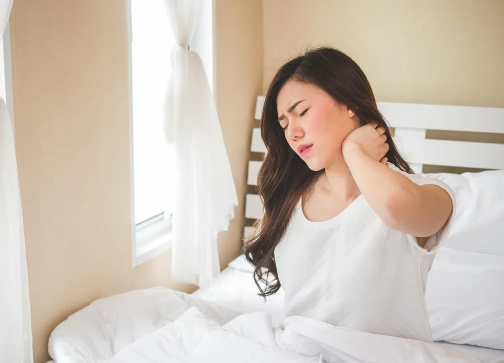 cara mengatasi salah bantal