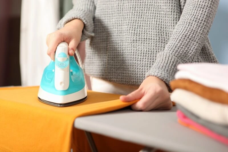 cara menyetrika agar wangi seperti laundry