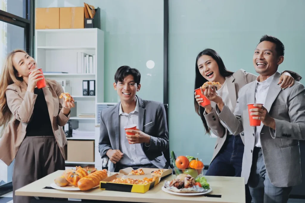 ide makanan untuk traktir teman kantor