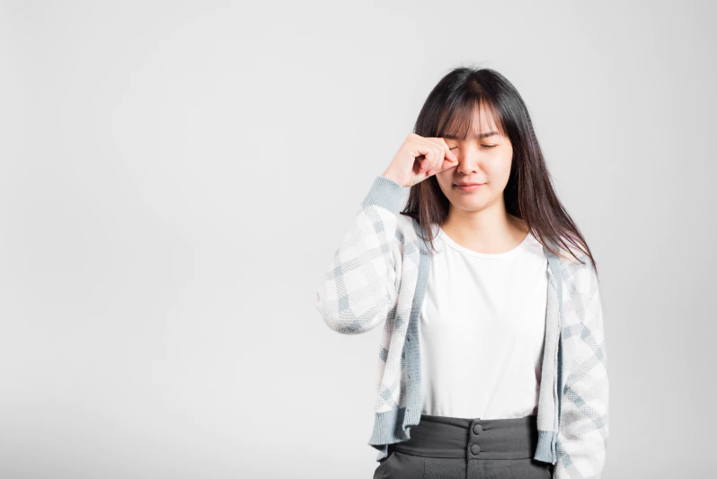 kedutan mata kanan atas