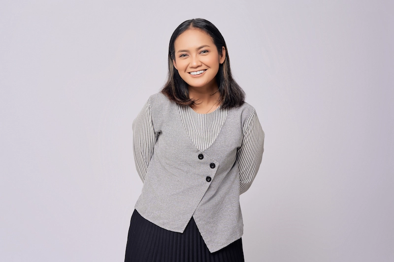 perpaduan warna abu-abu untuk pakaian