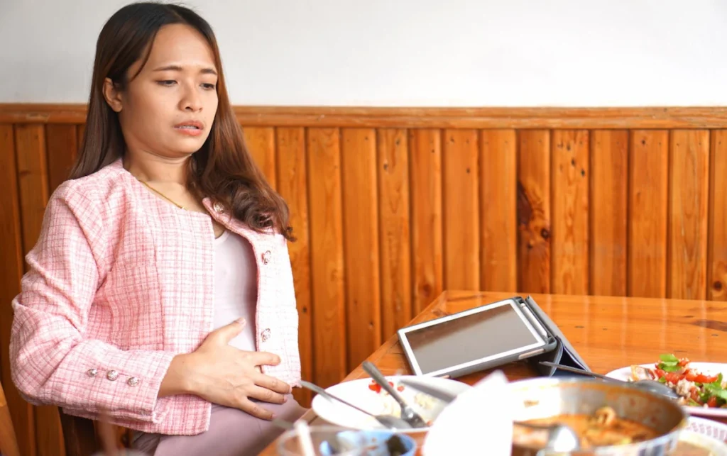 pertolongan pertama sakit perut karena makan pedas